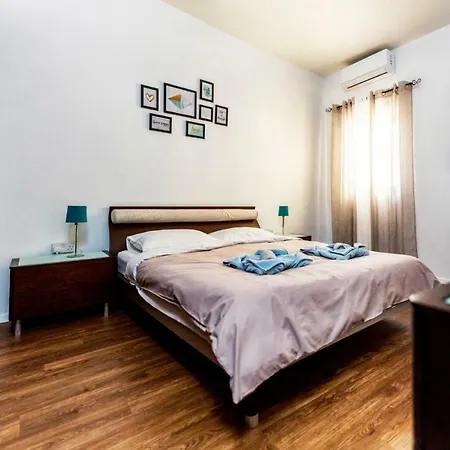 Penthouse With Large Terrace * Pieta