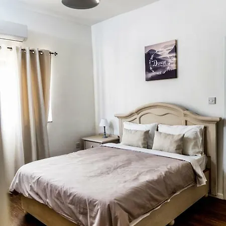 Penthouse With Large Terrace Appartamento Pietà