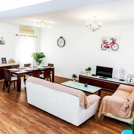 Penthouse With Large Terrace Apartman